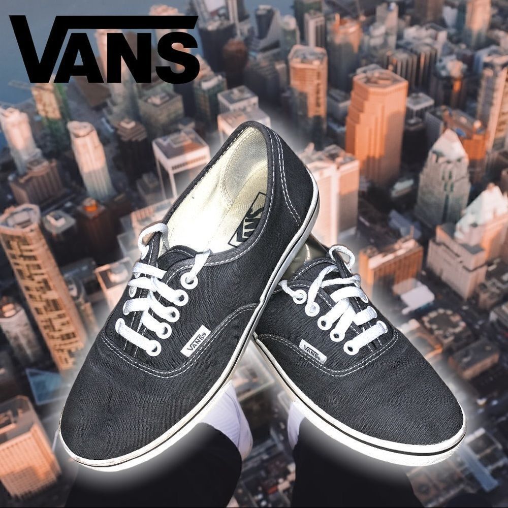 Vans unisex shoes. Men’s 5.5 Women’s 7.0